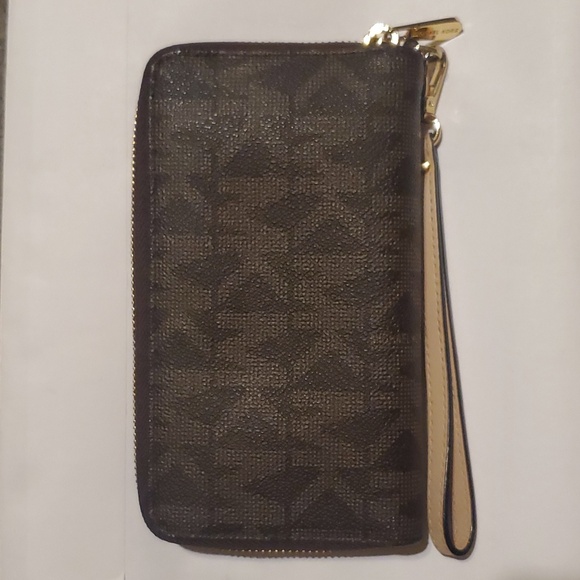 Michael Kors Jet Set large wallet/phone wristlet 💫🤎 - Picture 2 of 4